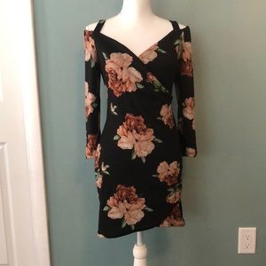 Small Tight black dress with flowers